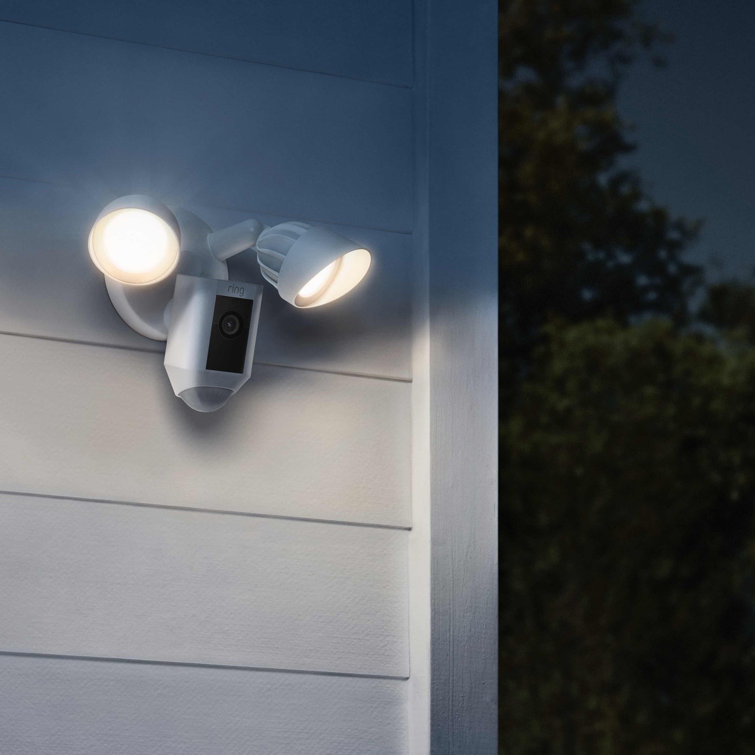 Floodlight Cam Wired Plus (Certified Refurbished)