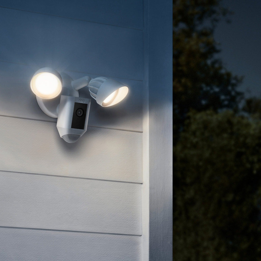 Front and Backyard Enhanced Kit (Floodlight Cam Wired Plus + Spotlight Cam Plus Battery)