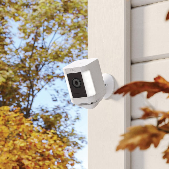 Front and Backyard Enhanced Kit (Floodlight Cam Wired Plus + Spotlight Cam Plus Battery)